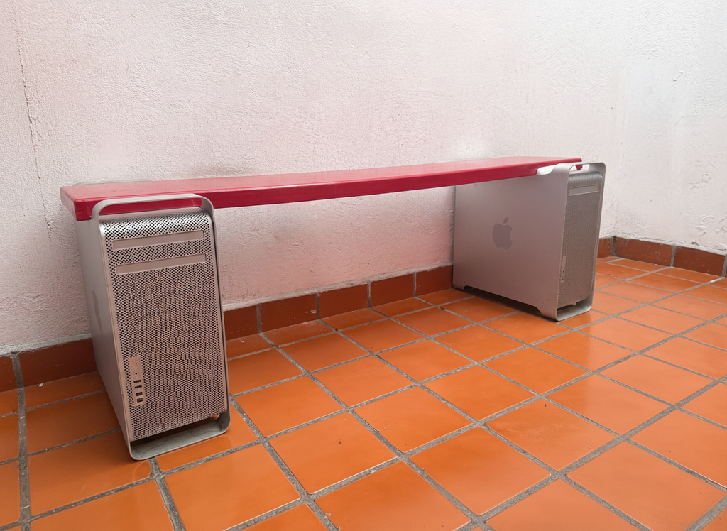 Banca de Diseño Industrial con Bases Mac Pro 5